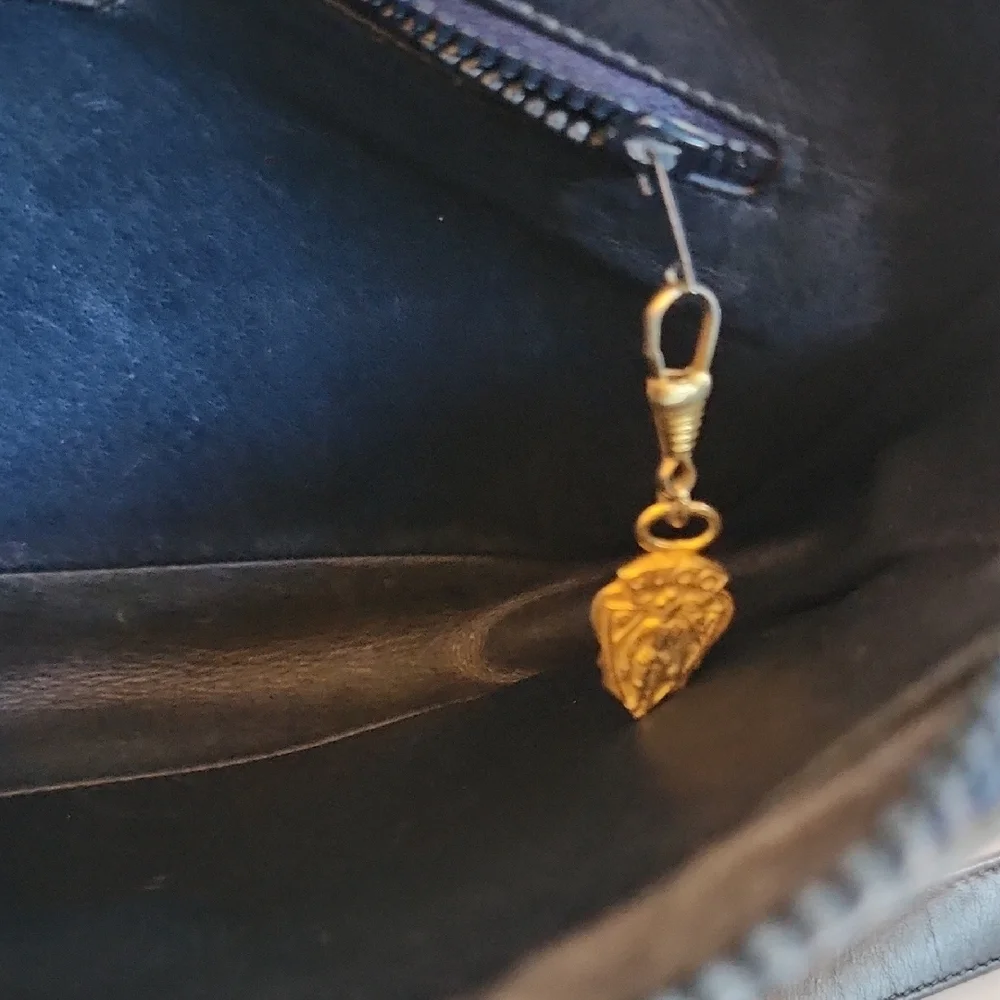 Vintage Gucci Monogram Black and Cream Shoulder/Crossbody Bag- Horsebit Details - Picture 11 of 16